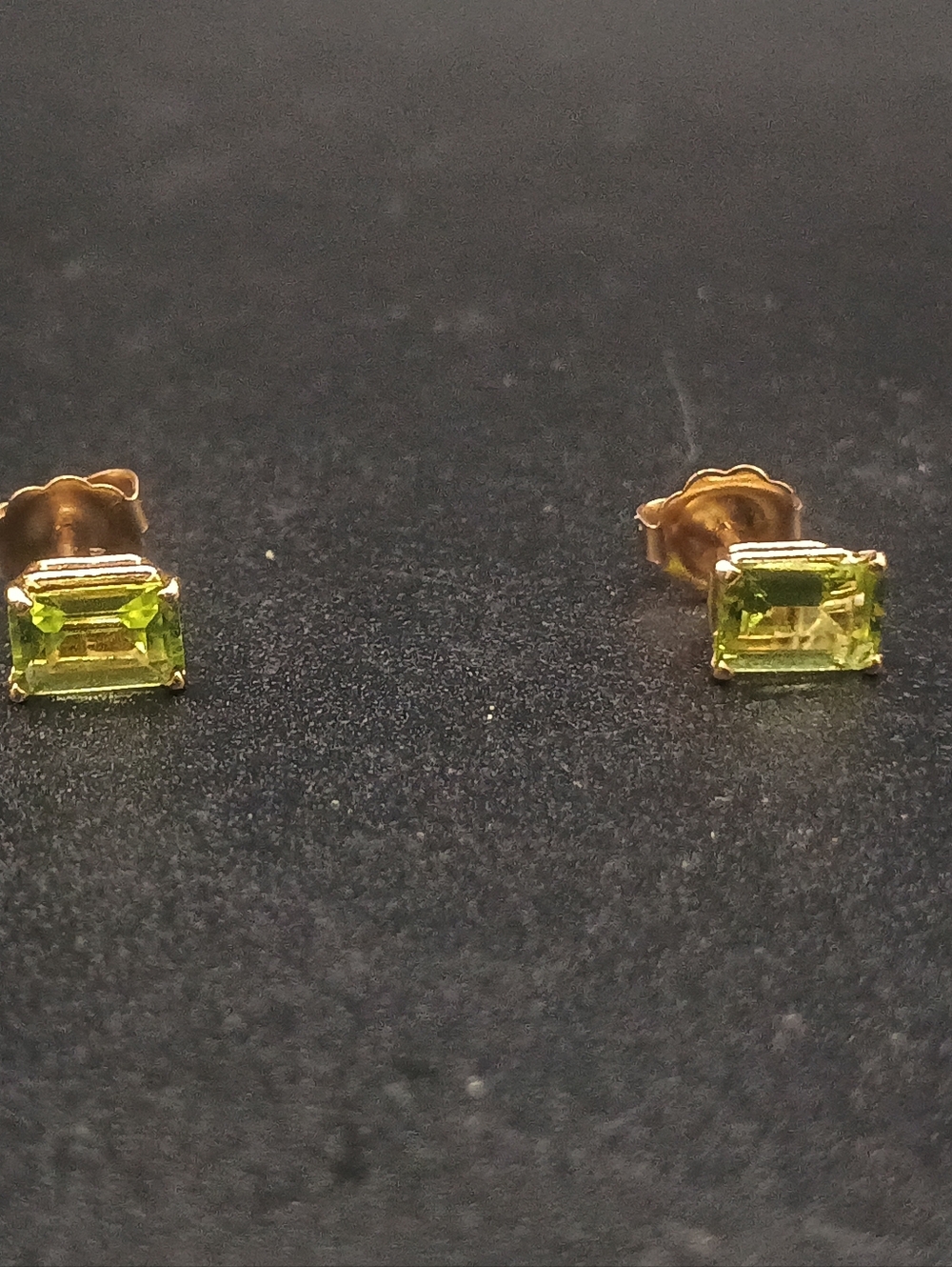14k Gold & Peridot Stud Earrings - Bright Green Gemstone